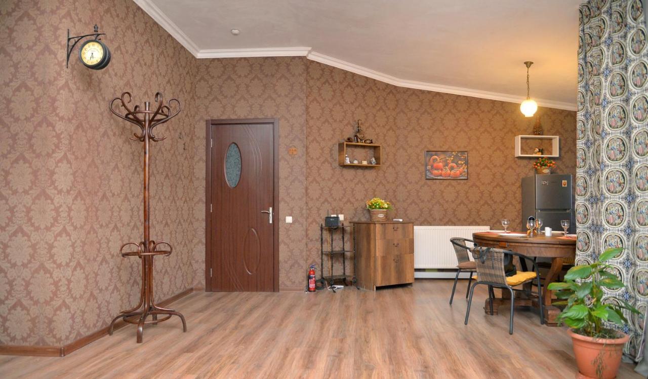 Natia'S Apartment On Dadiani St. ティビリシ エクステリア 写真