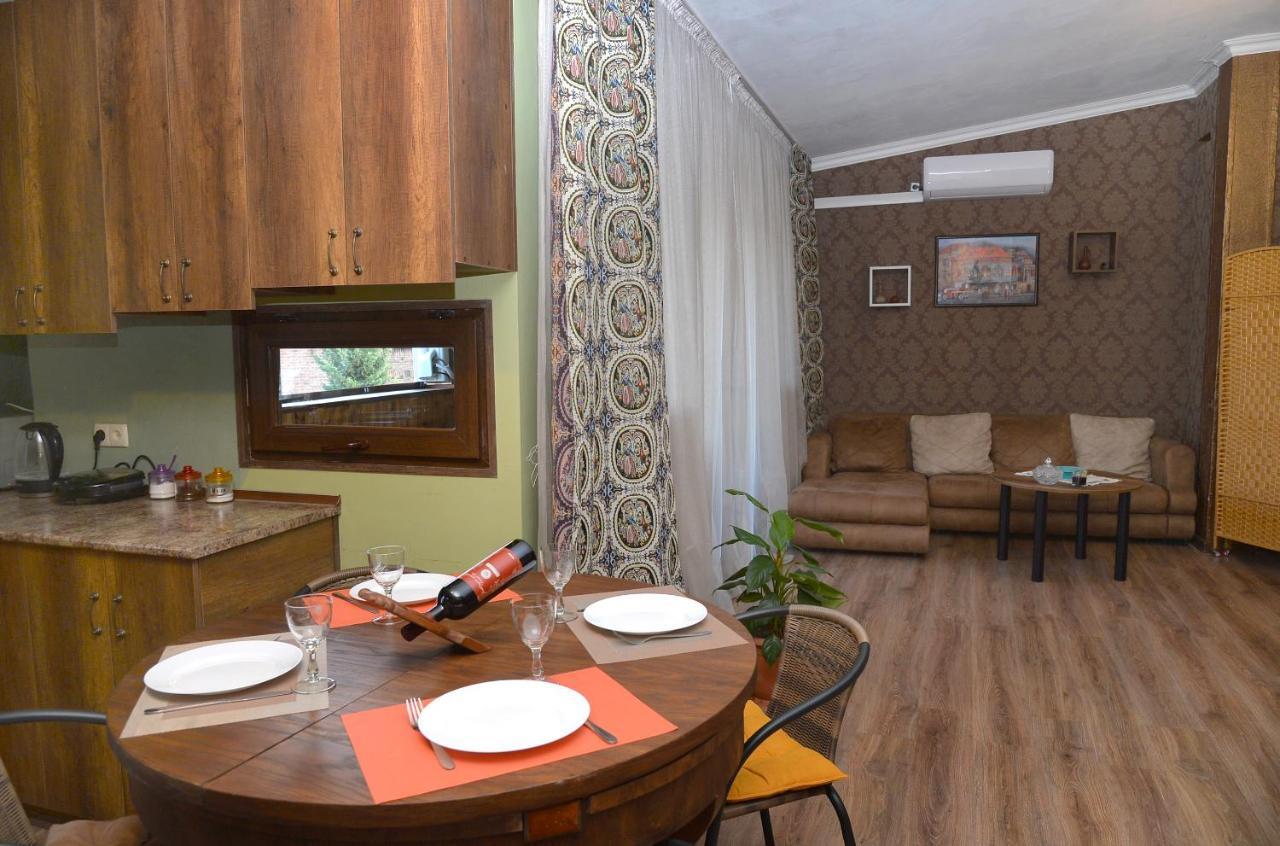 Natia'S Apartment On Dadiani St. ティビリシ エクステリア 写真